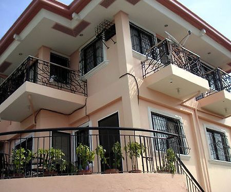 Royal Taal Inn Tagaytay City Extérieur photo