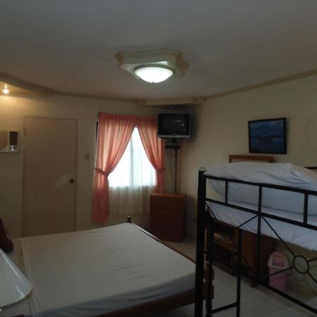 Royal Taal Inn Tagaytay City Extérieur photo