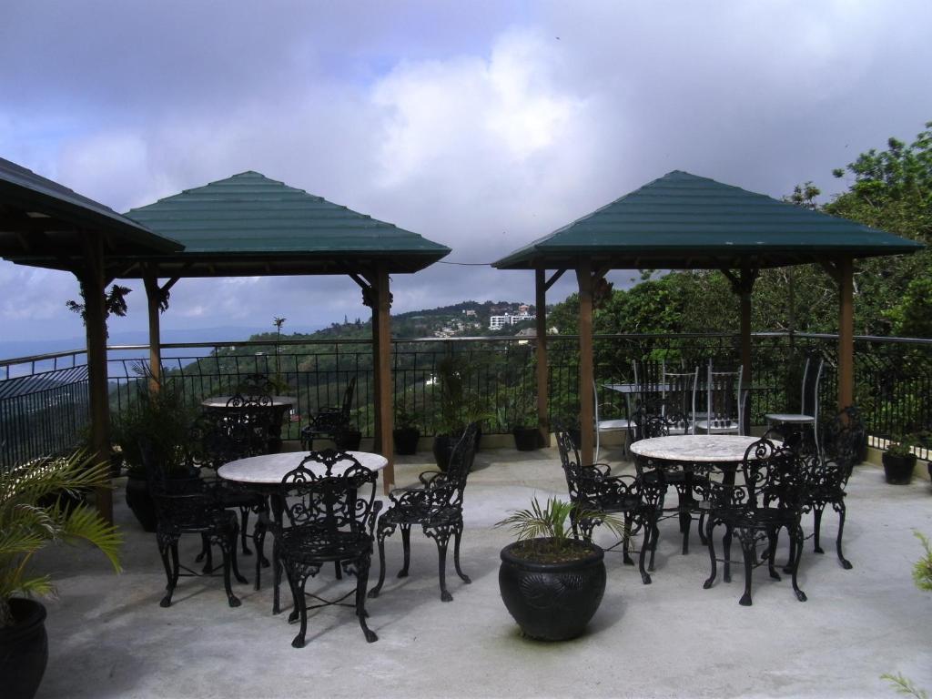 Royal Taal Inn Tagaytay City Extérieur photo