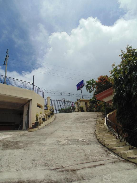 Royal Taal Inn Tagaytay City Extérieur photo