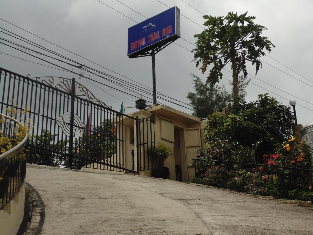 Royal Taal Inn Tagaytay City Extérieur photo
