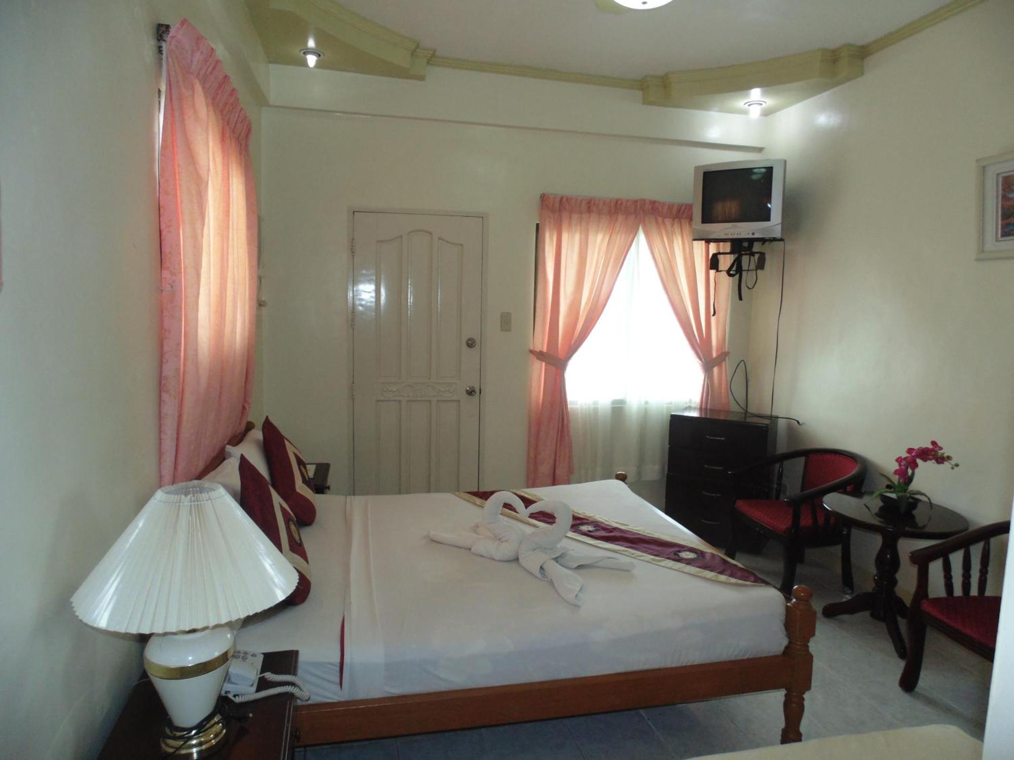 Royal Taal Inn Tagaytay City Extérieur photo