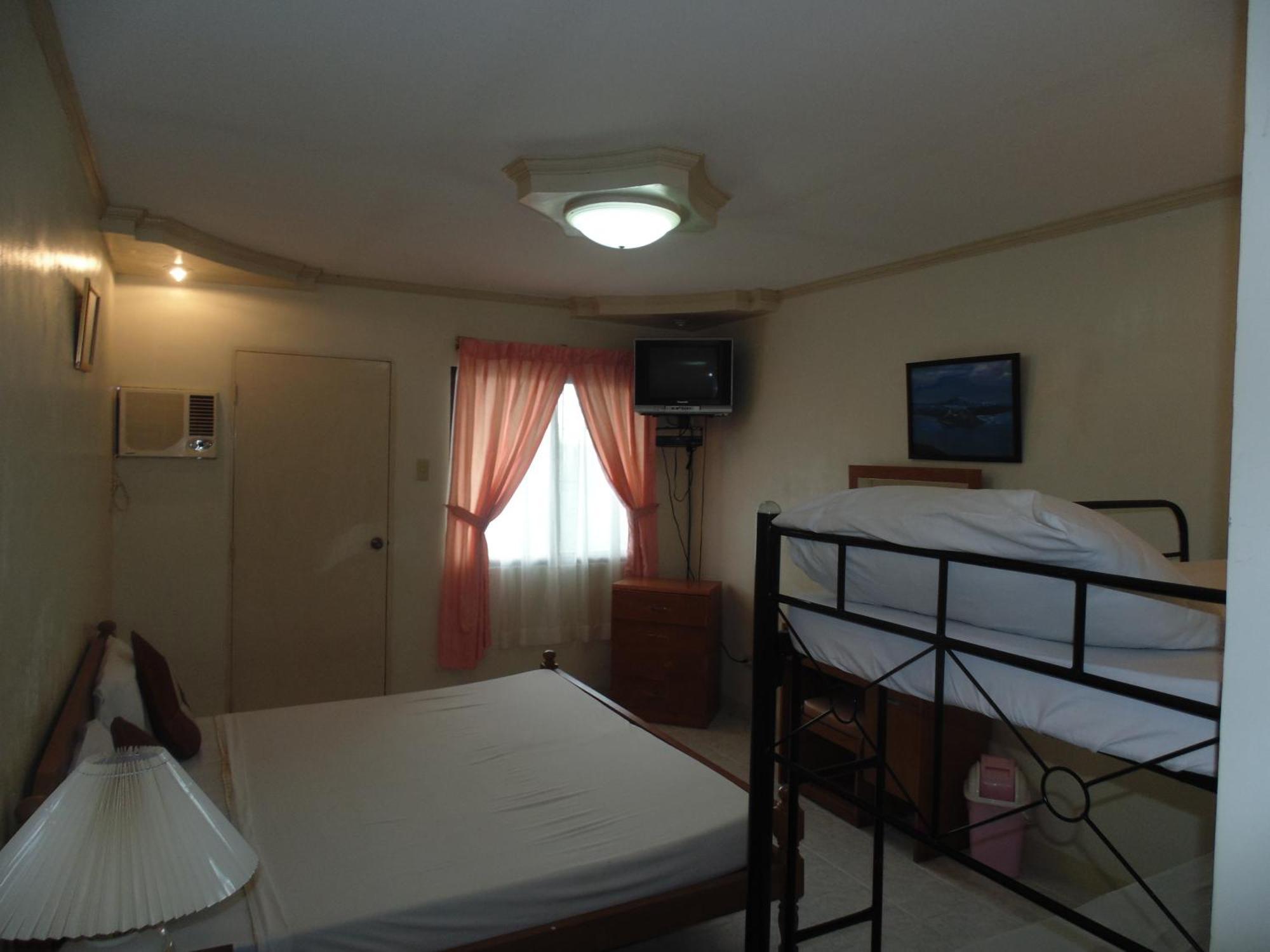 Royal Taal Inn Tagaytay City Extérieur photo