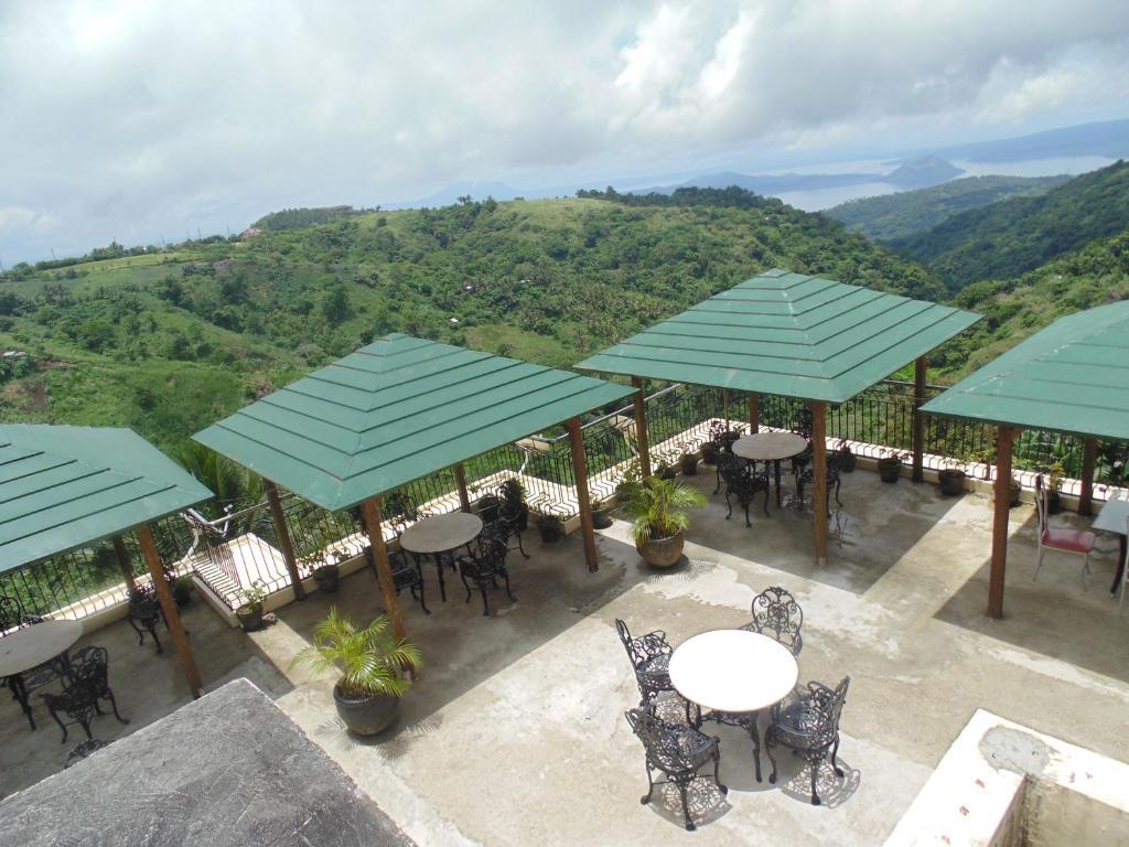 Royal Taal Inn Tagaytay City Extérieur photo