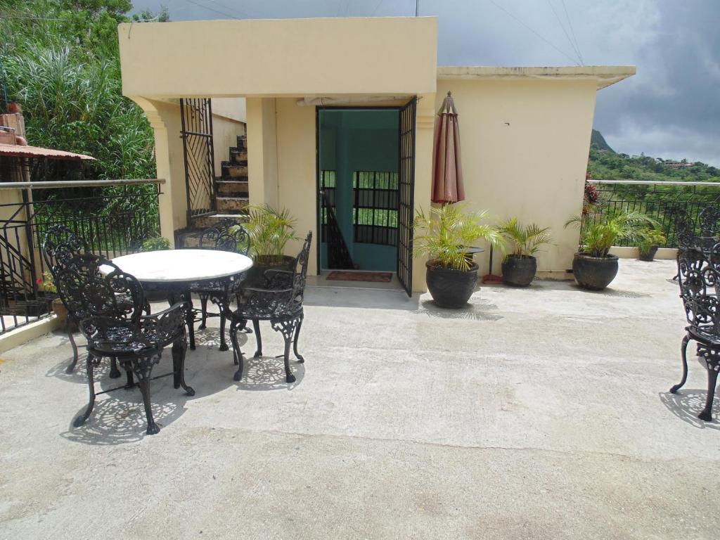 Royal Taal Inn Tagaytay City Extérieur photo