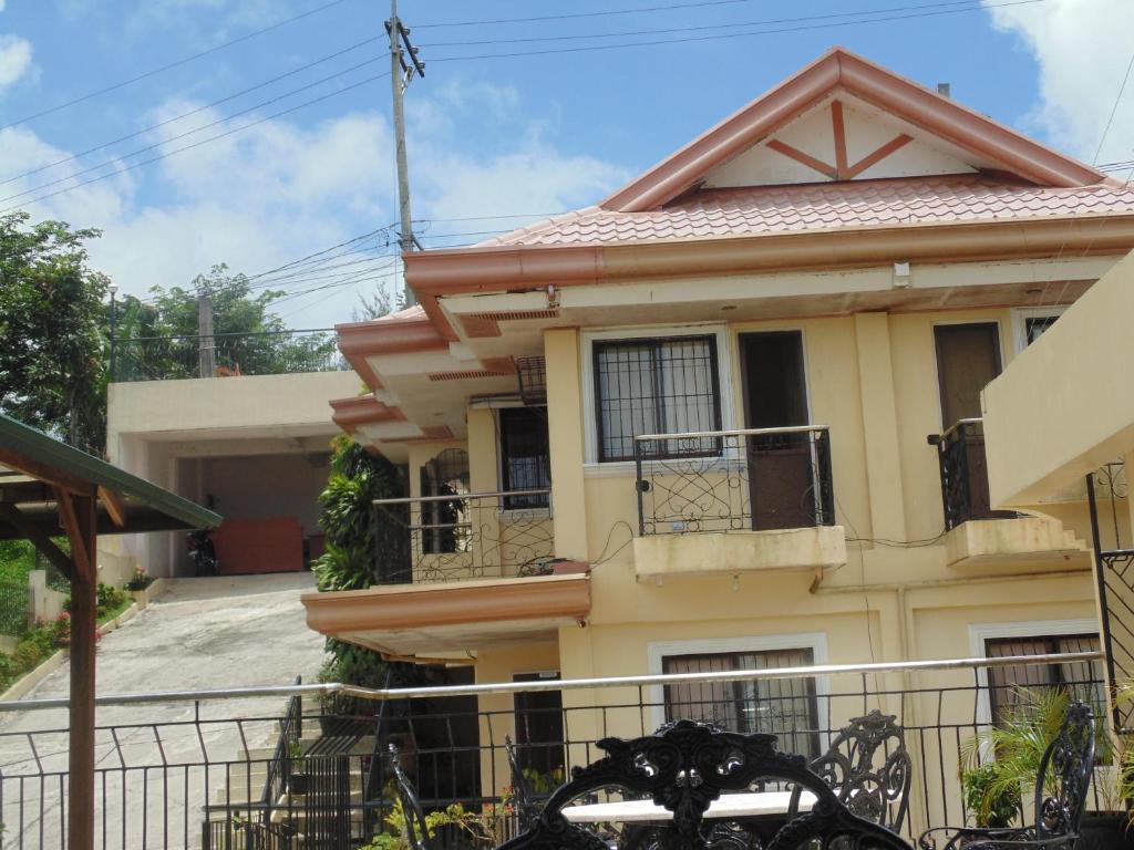 Royal Taal Inn Tagaytay City Extérieur photo
