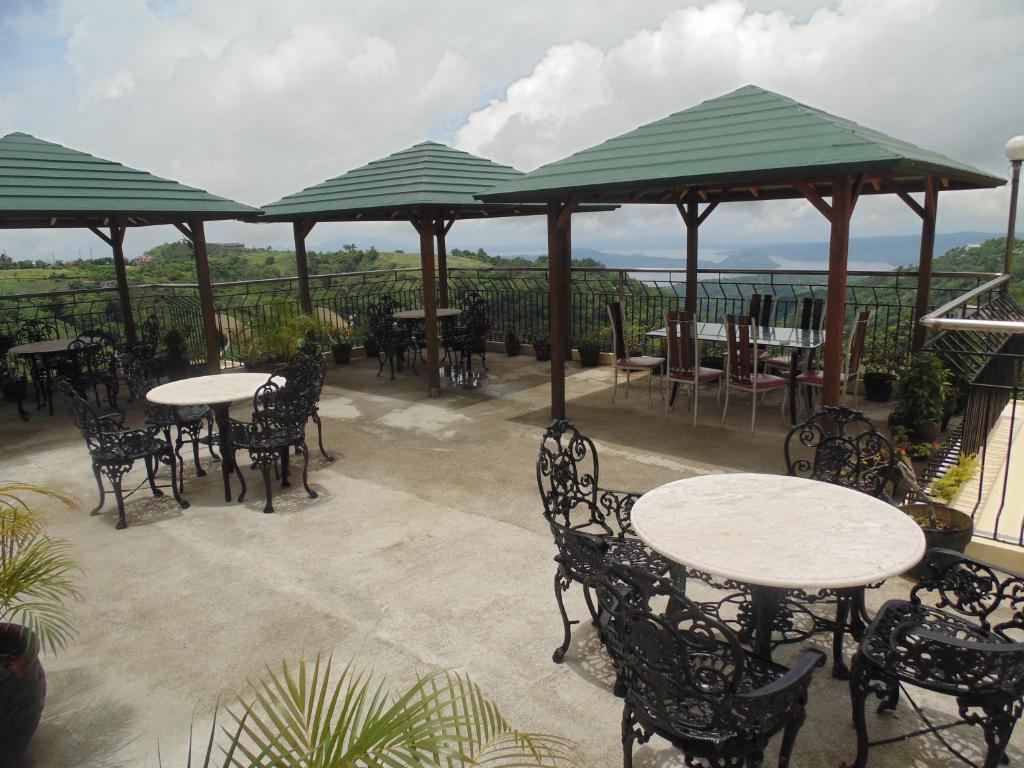 Royal Taal Inn Tagaytay City Extérieur photo