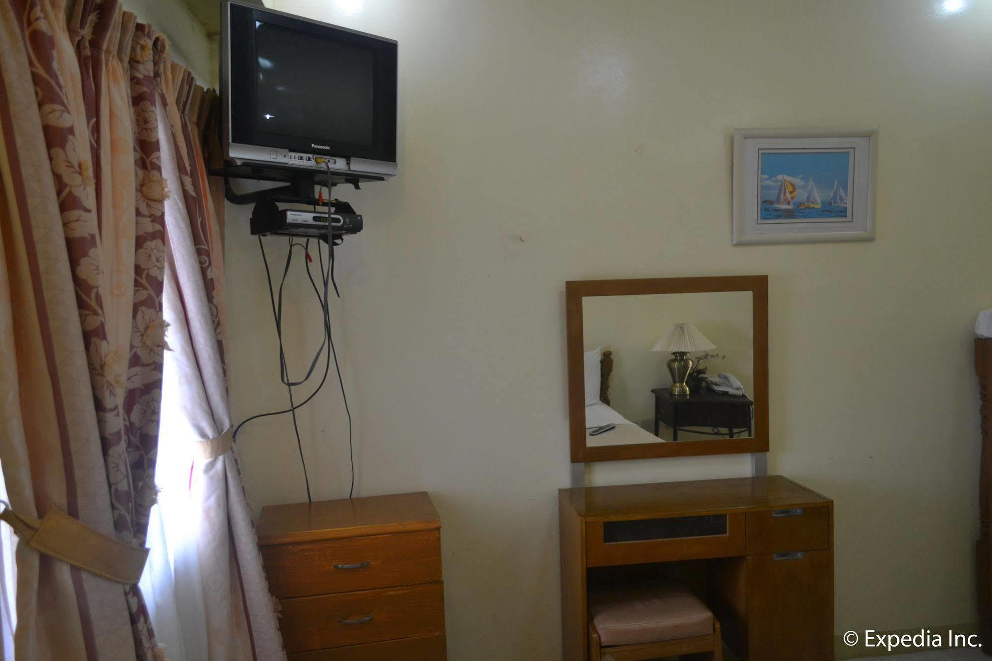 Royal Taal Inn Tagaytay City Extérieur photo
