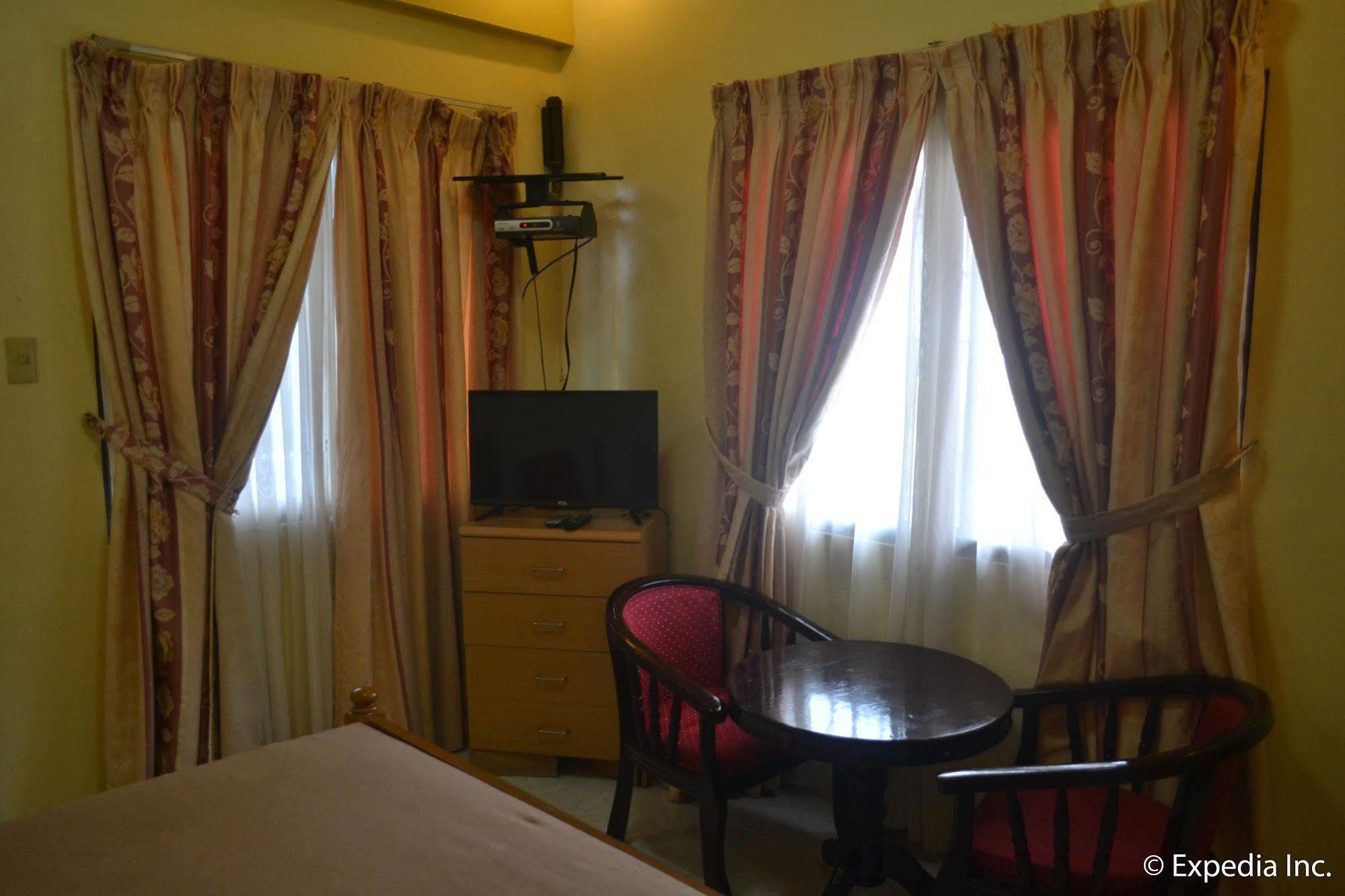 Royal Taal Inn Tagaytay City Extérieur photo