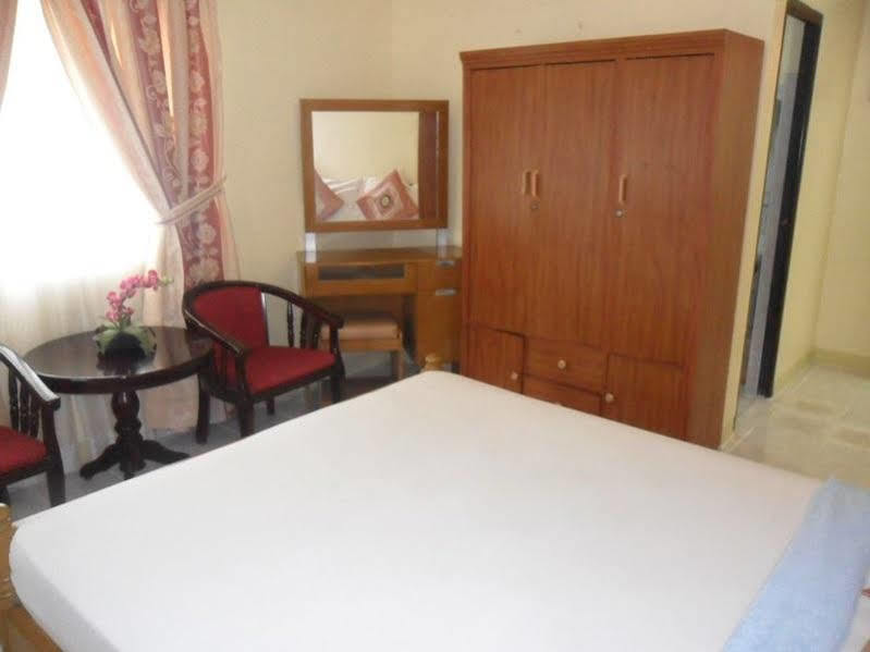 Royal Taal Inn Tagaytay City Extérieur photo