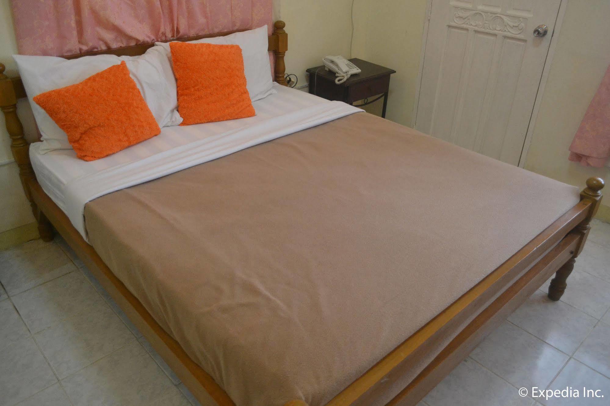 Royal Taal Inn Tagaytay City Extérieur photo