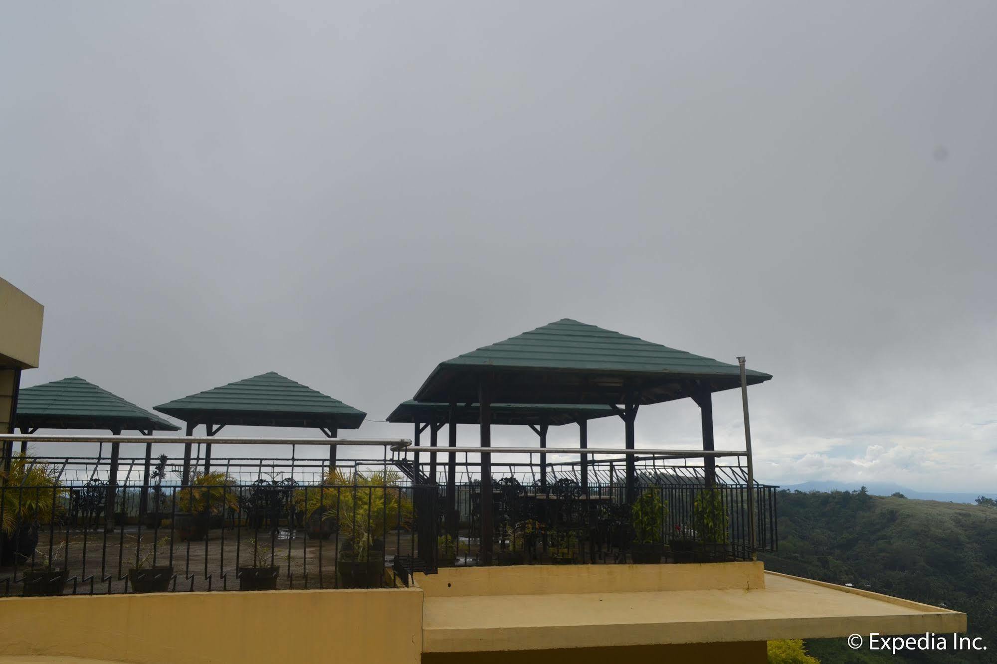 Royal Taal Inn Tagaytay City Extérieur photo