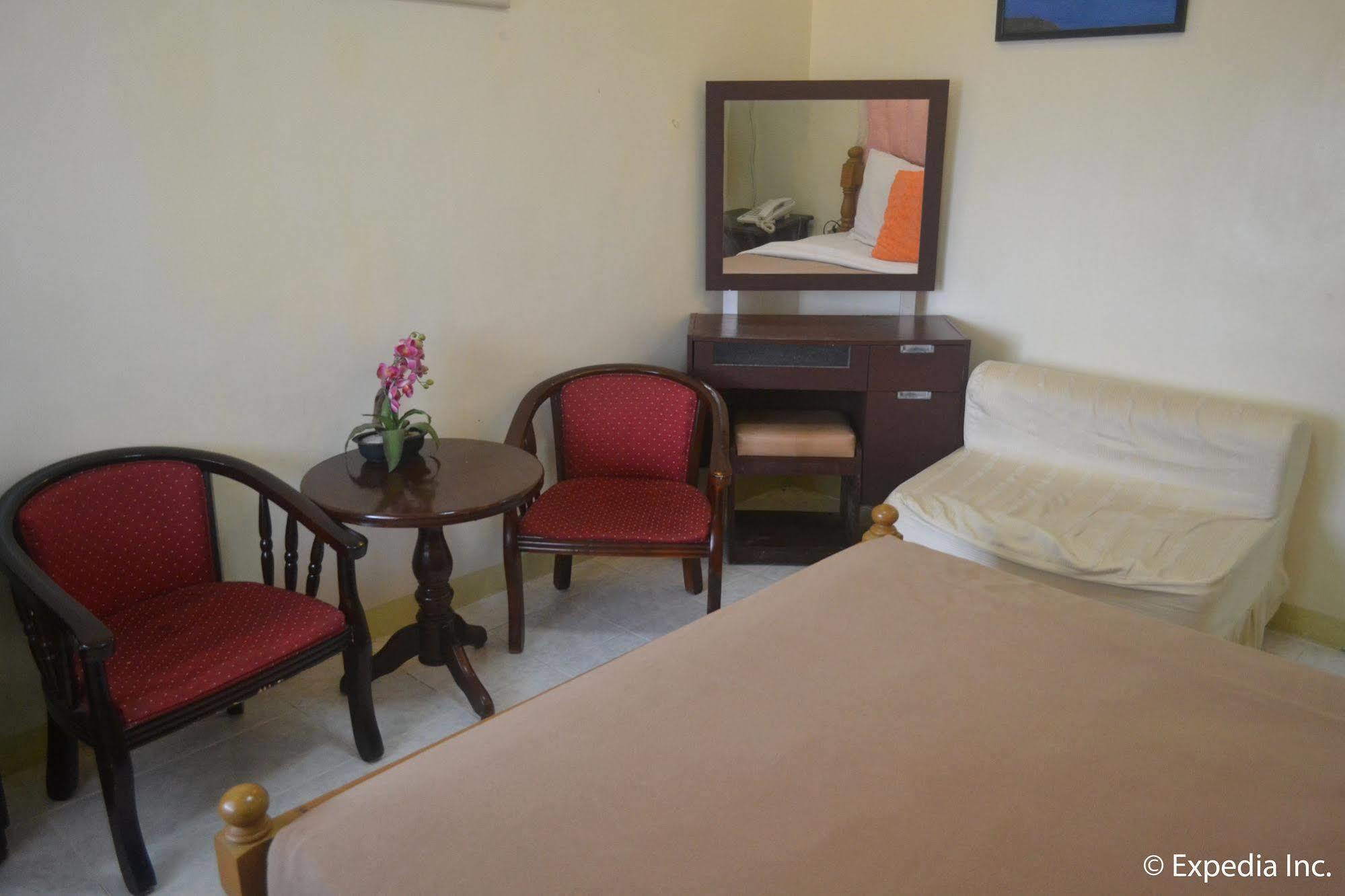 Royal Taal Inn Tagaytay City Extérieur photo