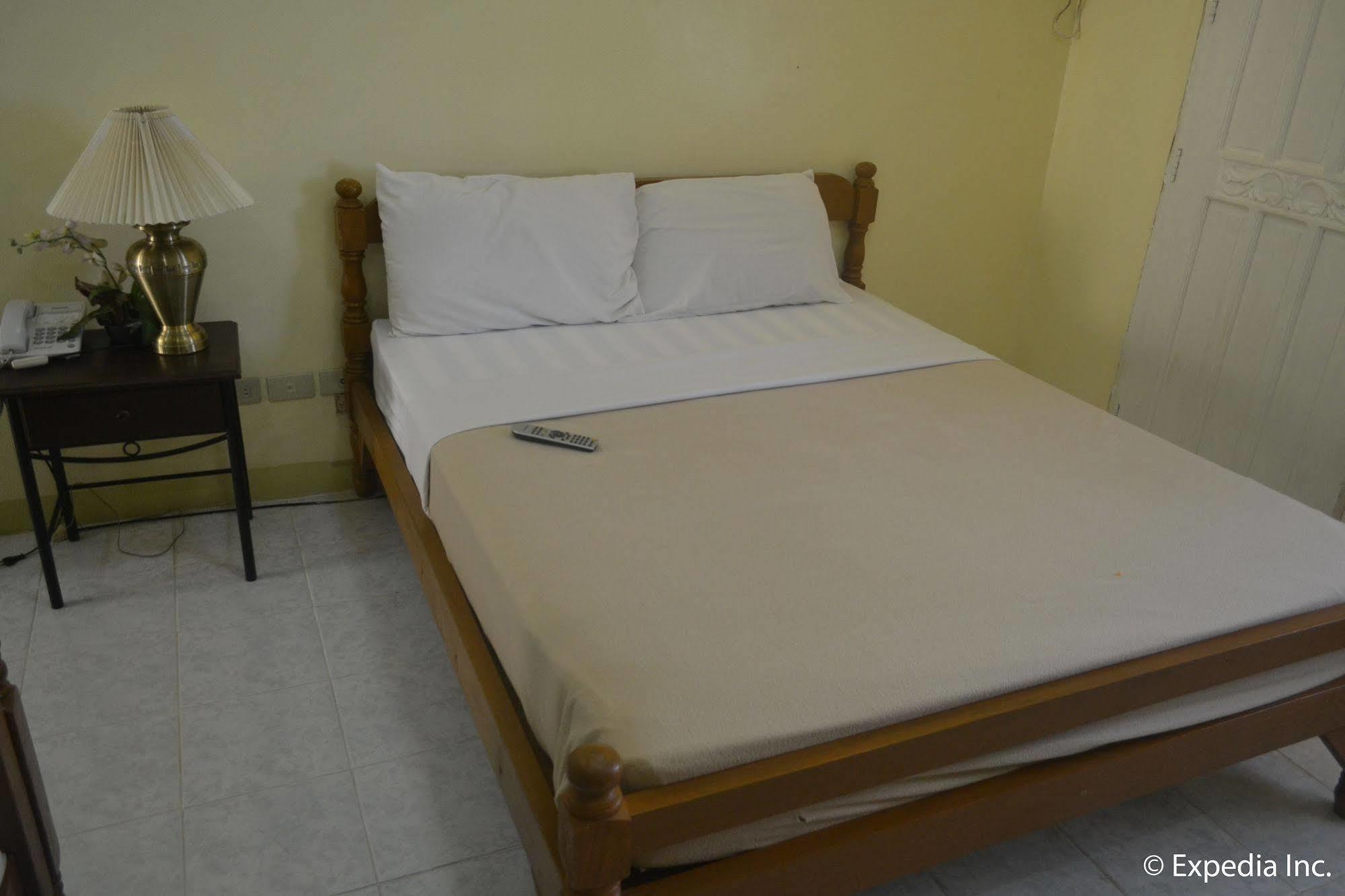 Royal Taal Inn Tagaytay City Extérieur photo
