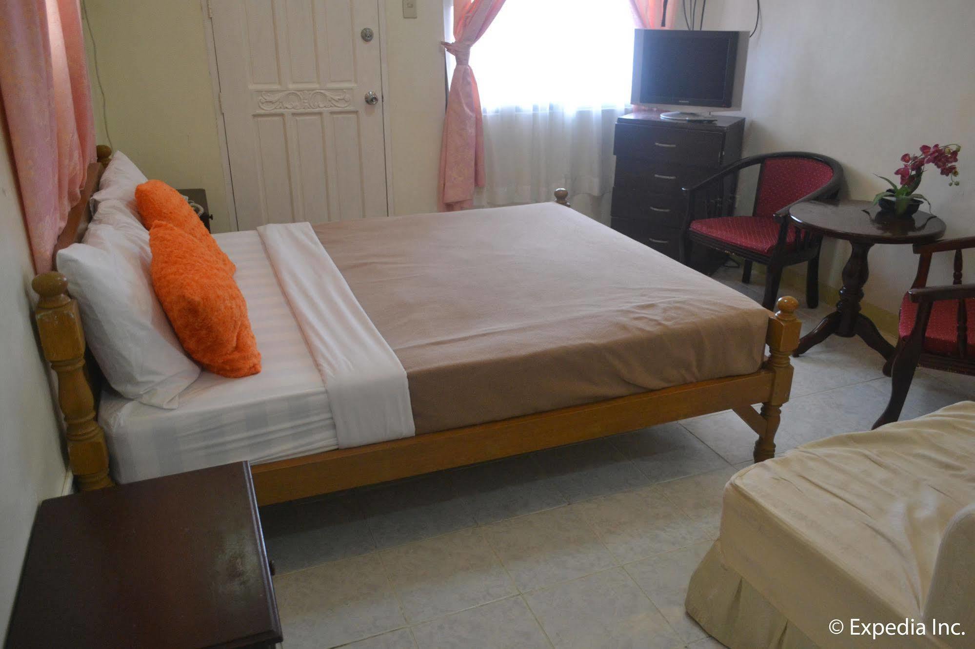 Royal Taal Inn Tagaytay City Extérieur photo
