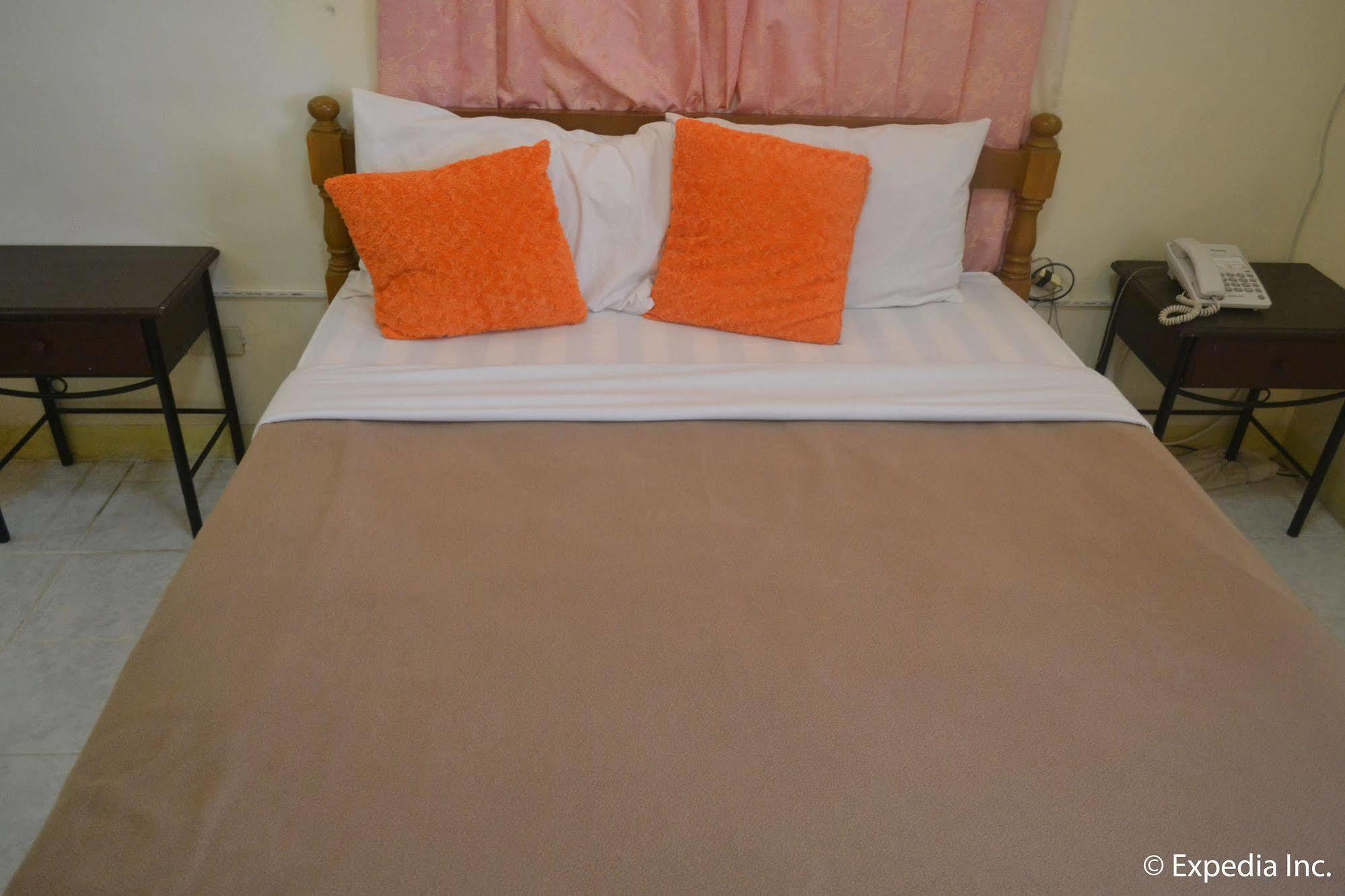 Royal Taal Inn Tagaytay City Extérieur photo