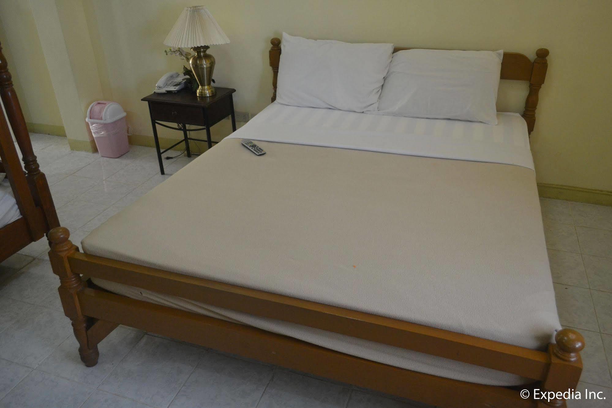 Royal Taal Inn Tagaytay City Extérieur photo