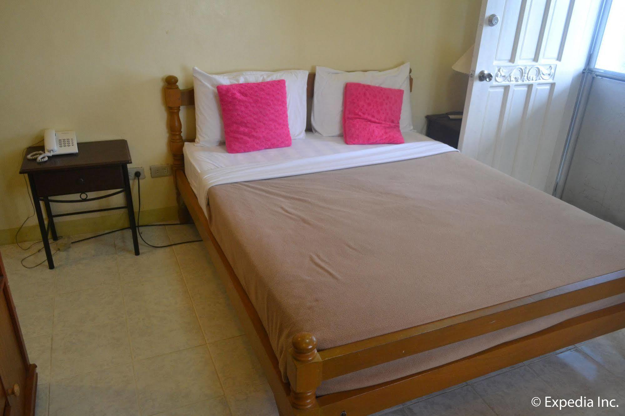 Royal Taal Inn Tagaytay City Extérieur photo