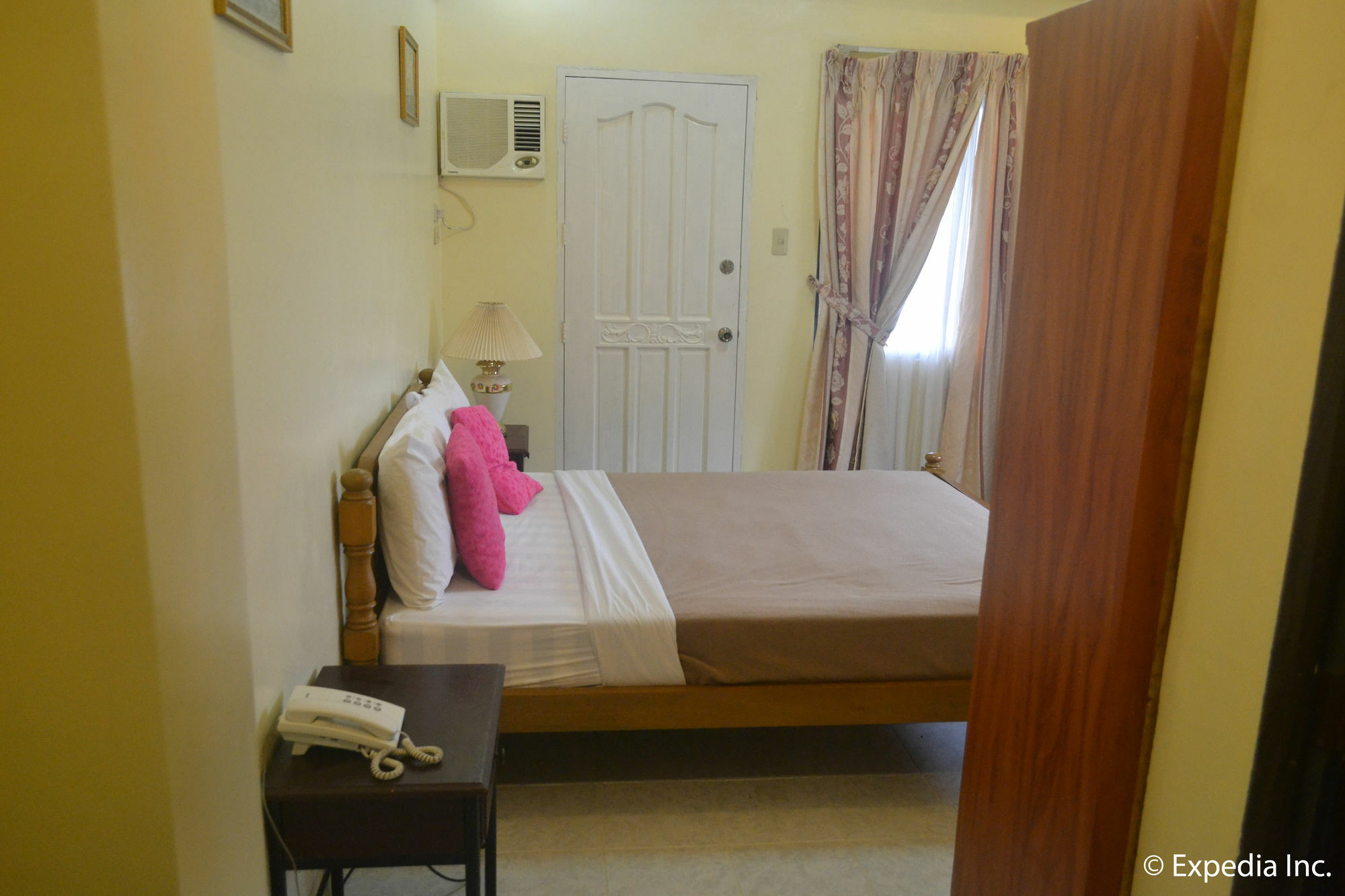 Royal Taal Inn Tagaytay City Extérieur photo